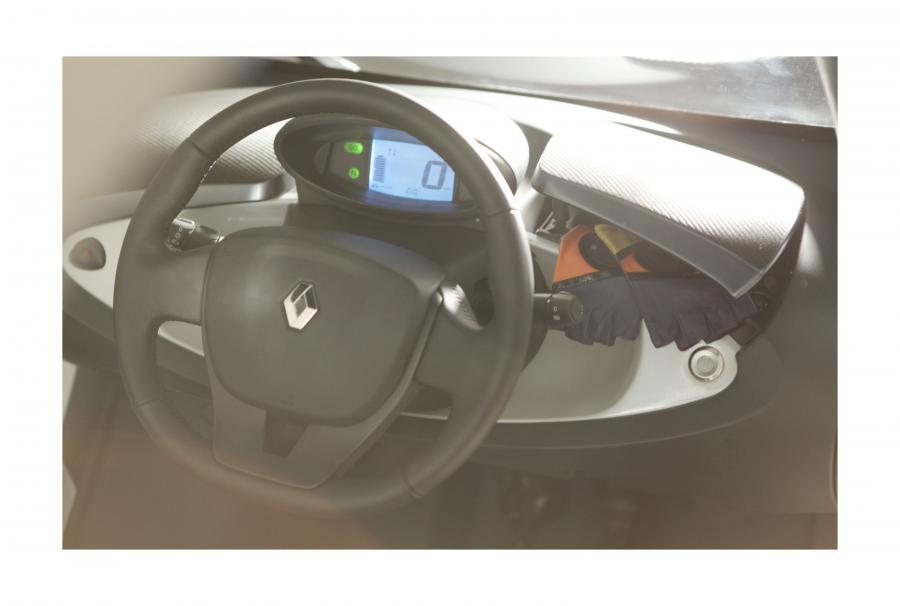  Renault Twizy Z.E. 2011 года  (фото 21 из 94)